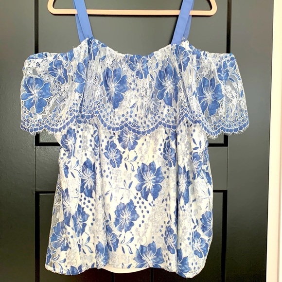 Lane Bryant Blue/White floral open shoulder flouncy blouse with lace. Size 26/28 - Picture 2 of 10